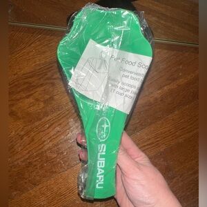 Subaru pet food scooper